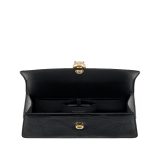 Pochette de soirée Serpenti Forever en cuir de lézard noir avec doublure en cuir nappa noir. Captivant fermoir magnétique Serpenti en laiton doré orné d’un pavé de zircones et d’yeux en onyx noir. 295549 image 3