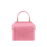 Serpenti Forever Jewellery Box Bag aus genarbtem Urban-Kalbsleder in Ivory Opal mit Futter aus schwarzem Nappaleder. Faszinierende Schlangenkopf-Reißverschlussschieber und dekorativer Kettenriemen aus hell vergoldetem Messing. 1177-UCL image 3