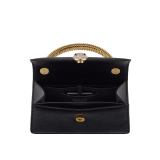 Mini borsa a mano Serpenti Pallini in lucertola nera con fodera in nappa nera. Accattivante impugnatura Pallini in ottone placcato oro e chiusura magnetica Serpenti in ottone placcato oro con pavé di zirconi e occhi in onice nera. 295058 image 3