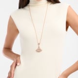 Divas' Dream 18 kt rose necklace set with a brilliant-cut diamond and pavé diamonds 361989 image 1