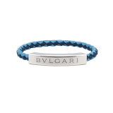 BULGARI BULGARI Herren-Armband aus geflochtenem Kalbsleder in Niagara Sapphire Blau und Denim Sapphire Blau sowie Kautschuk. Silberfarbener Verschluss mit ikonischem BULGARI Logo. BBM-LOGOPLATE-CL-NS image 3