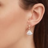 DIVAS' DREAM fan-shaped drop earrings in 18 kt rose gold set with mother-of-pearl and a brilliant-cut diamond 350740 image 3