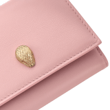 Serpenti Forever crossbody card holder in primrose quartz pink Metropolitan calf leather with flamingo quartz pink, primrose quartz pink and ivory opal nappa leather side details, and black moiré lining. Captivating magnetic snakehead closure in light gold-plated brass embellished with red enamel eyes. 292837 image 4