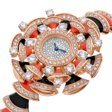 DIVAS' DREAM Uhr mit Gehäuse und Armband aus 18 Karat Roségold, beide mit Diamanten im Brillantschliff, Elementen aus Onyx und roter Koralle, mit Zifferblatt in Neige Pavé-Technik 102422 image 2