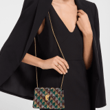 Mini borsa a tracolla Serpenti Forever con motivo Calla realizzato con cristalli oro e argento applicati su pelle scamosciata beige travertino e fodera in nappa agata beige. Accattivante chiusura magnetica Serpenti in ottone placcato oro chiaro con squame diamantate e occhi in onice nera. SEA-002-0986XS-CALLA image 1