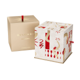 Immergiti nell’incanto delle festività natalizie e celebra la magia del dono con il calendario dell'avvento Allegra, contenente 7 regali speciali: una Eau de Parfum Bvlgari Allegra Baciami da 50 ml, una Eau de Parfum Bvlgari Allegra Fiori d’amore da 50 ml, una crema mani Bvlgari Allegra Baciami da 40 ml, una Eau de Parfum Bvlgari Allegra Insieme da 10 ml, un'essenza Bvlgari Allegra Magnifying Musk da 10 ml, un'essenza Bvlgari Allegra Magnifying Bergamot da 10 ml e un trio di ceramiche profumabili. 42700 image 1