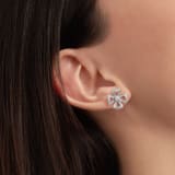 Fiorever Ohrringe aus 18 Karat Weißgold mit zwei zentralen Diamanten und Diamant-Pavé 354502 image 1