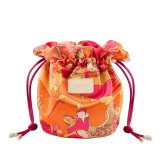 Serpenti Forever medium bucket bag in natural Vienna straw with ivory opal calf leather details. Detachable satin satchel with multicoloured print outside and beetroot spinel fuchsia inside, and drawstring closure with captivating snakeheads in light gold-plated brass. 292075 image 7