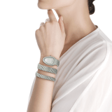 Serpenti Tubogas Uhr mit doppelt geschwungenem Armband, Gehäuse und Armband aus Edelstahl und silberfarbenem Opalin-Zifferblatt. 101911 image 3