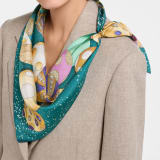 Foulard Galaxy en sergé de soie fine vert sarcelle doté d’un pendentif en métal BVLGARI BVLGARI. Modèle confectionné en 100&nbsp;% soie. 246598 image 1