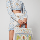 Große Casablanca x Bulgari Tragetasche aus weichem, genarbten Kalbsleder mit römischem Mosaikprint sowie Seiten aus Kalbsleder in Dusty Rosa und Futter in Dusty Rosa. Ikonischer, bunter Bulgari Logodekor, Metall-Elemente aus vergoldetem Messing und Magnetverschluss. 292416 image 7