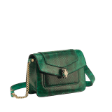 Сумка микроформата Serpenti Forever, кожа теленка серебристого цвета с узором Striated, внутренняя отделка из кожи наппа серого цвета оттенка туманного опала. Магнитная застежка в виде змеиной головы из латуни с покрытием из светлого золота, чешуйки из эмали серого цвета с сатинированной отделкой и прозрачной эмали, глаза из черной эмали. SEA-MINICROSSBODY image 1