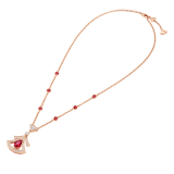 Durchbrochene DIVAS' DREAM Halskette aus 18 Karat Roségold mit einem Rubin in Tropfenform, runden Rubinen im Brillantschliff, einem runden Diamanten im Brillantschliff und Diamant-Pavé 356953 image 2