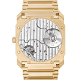 Octo Finissimo Automatic 腕錶，搭載超薄自製機械機芯（厚度僅 2.23 公釐），自動上鍊，鉑金微型自動盤，噴砂 18K 黃金錶殼和錶帶，黃金錶盤，黑色指針和時標。防水深度 100 公尺。 104190 image 4