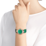 DIVAS' DREAM watch with 18 kt rose gold case, 18 kt rose gold bezel and fan-shaped links both set with brilliant-cut diamonds, malachite dial, diamond indexes and green alligator strap 103119 image 4