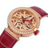 LVCEA Skeleton 腕錶，搭載機械機芯，自動上鍊，18K 玫瑰金錶殼鑲飾鑽石，鏤空 BVLGARI 標誌錶盤鑲飾鑽石，紅色鱷魚皮錶帶。 102833 image 2