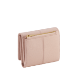 Portafoglio compatto Divas' Dream in pelle di capra rosa chiaro con interno in nappa rosa cristallo. Iconica chiusura con bottone a pressione in ottone placcato oro. DIVA-SLIMCOMPACT image 3