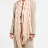 Maxi Calla stole in fine white silk wool. Made of 60% silk and 40% wool. MAXICALLA-ST image 1