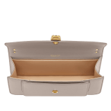 Serpenti East-West Maxi Chain medium shoulder bag in foggy opal gray Metropolitan calf leather with linen agate beige nappa leather lining. Captivating snakehead magnetic closure in gold-plated brass embellished with gray agate scales and red enamel eyes. SEA-1238-MCCL image 4