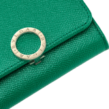 Компактный кошелек для иен Bvlgari Bvlgari, блестящая зерненая кожа теленка лавандового цвета, внутренняя отделка из кожи наппа сиреневого цвета оттенка прозрачного аметиста. Клапан с фирменной застежкой-зажимом из латуни с покрытием из светлого золота. 579-YENCOMPACTZP image 4