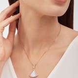 DIVAS' DREAM pendant necklace in 18 kt rose gold set with a mother-of-pearl insert and pavé diamonds 358671 image 5