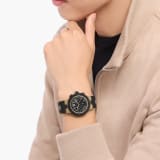 Bvlgari Bronzo Chronograph 腕錶，搭載自動上鍊機械機芯，具備計時功能。錶徑 41 公釐，噴砂青銅錶殼，黑色橡膠錶圈與錶帶，霧面黑色錶盤。防水深度 100 公尺。 104242 image 2