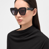 Serpenti Forever 蝴蝶式醋酸纖維太陽眼鏡，蛇頭元素飾以琺瑯。 BV40033I image 3