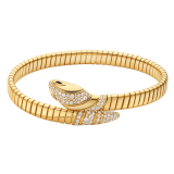 Serpenti 單圈手環，採用 18K 黃金，飾以半密鑲鑽石，蛇眼飾以黑色縞瑪瑙。 BR860810 image 2