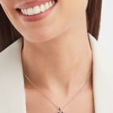 Fiorever Halskette aus 18 Karat Weißgold mit einem zentralen Diamanten im Brillantschliff (0,10 Karat) und Diamant-Pavé (0,06 Karat) 358157 image 1