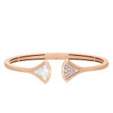 DIVAS' DREAM 18 kt rose gold bangle bracelet set with a mother of pearl element and pavé diamonds. BR858680 image 2