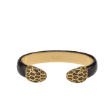 Bracciale rigido Serpenti Forever in ottone placcato oro con inserti in karung nero. Accattivante motivo Serpenti contraire con squame in pavé di zirconia nera e occhi in smalto nero. BRACLT-SP-CONTR image 1