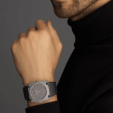 Octo Finissimo Minute Repeater 腕錶，搭載超薄機械機芯，手動上鍊，小秒針盤，鈦金屬錶殼，鈦金屬鏤空錶盤，黑色鱷魚皮錶帶。 102559 image 2