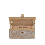 Piccola borsa a spalla Serpenti Forever Day-to-Night con motivo Calla realizzato con cristalli rosso-violacei e argento applicati su pelle scamosciata e fodera in nappa nera. Accattivante chiusura magnetica Serpenti in ottone placcato palladio con squame diamantate e occhi in onice nera. SEA-1281-CALLACRIS image 3