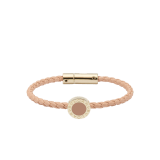 Браслет Bvlgari Bvlgari, кожа теленка цвета пудрово-розового кварца, застежка из латуни с покрытием из светлого золота. Эмблематичный декор из латуни с покрытием из светлого золота, эмаль темно-розового цвета оттенка пудрового кварца. BB-LOGO-WCL-SQ image 1