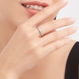 MarryMe 鉑金婚戒，鑲飾 5 顆鑽石（0.17 克拉）。 AN852593 image 1