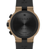 Orologio Bvlgari Bronzo Chronograph con movimento meccanico a carica automatica e cronografo, cassa di 41 mm in bronzo sabbiato, lunetta e cinturino in caucciù nero e quadrante verniciato opaco nero. Impermeabile fino a 100 metri. 104242 image 4