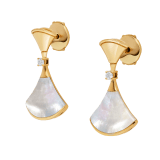 „DIVAS’ DREAM“ Ohrringe aus 18 Karat Gelbgold mit Perlmutt-Elementen und Diamanten 357513 image 2