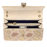Borsa a spalla media Serpenti Forever in pelle scamosciata naturale con cristalli dorati di varie dimensioni e sfumature, e fodera in nappa nera. Accattivante chiusura magnetica Serpenti in ottone placcato oro chiaro con squame diamantate e occhi in onice nera. 292852 image 4