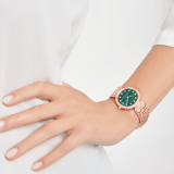 DIVAS' DREAM Lady Watch. 33 mm rose gold case, with brilliant cut diamonds . Round shape cut Malachite Dial setting with round diamonds indexes. Rose gold bracelet set with brilliant cut diamonds. Qartz movement, B043 Caliber customized and decorated with Bulgari logo, hours and minutes. Waterproof 30 m. 103521 image 4