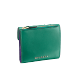 Serpenti Forever compact wallet in emerald green calf leather with violet amethyst nappa leather interior. Captivating snakehead press button closure in light gold-plated brass embellished with black and white agate enamel scales and green malachite eyes. 291855 image 3