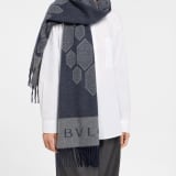 Wonder Scales stole in stone grey cashmere. Made of 100% cashmere. WONDERSCALES-ST image 1