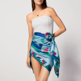 Palm Tree Sarong aus feinem bedruckten Seidentwill in Blau und Grün. PALMTREE image 2
