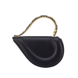 Serpenti Cuore 1968 手提包，採用珍珠白色小牛皮，珍珠白色納帕軟面皮內裡。迷人的金色黃銅蛇身提把飾以珍珠白色和黑色琺瑯蛇鱗，蛇眼飾以方晶鋯石，按扣開合。 SRN-001-1367S-r image 3