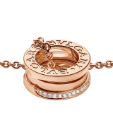 Collana B.zero1 con pendente in oro rosa 18 kt con semi-pavé di diamanti lungo i profili esterni e catena in oro rosa 18 kt. 359292 image 3