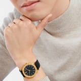 Bvlgari Bvlgari 腕錶,搭載自製機械自動機芯,18K 黃金錶殼,錶圈鐫刻雙品牌標誌,黑色蛋白石錶盤,黑色鱷魚皮錶帶。防水深度 50 公尺。 103967 image 2