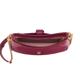 Mittelgroße Serpenti Ellipse Schultertasche aus genarbtem Urban-Leder und glattem Kalbsleder in Ivory Opal mit Futter in Flamingo Quartz Rosa. Faszinierender Schlangenkopf-Verschluss aus vergoldetem Messing mit Schuppen aus schwarzem Onyx und Augen aus roter Emaille. 1190-UCL image 4