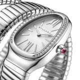 Serpenti Tubogas Uhr mit doppelt geschwungenem Armband, Gehäuse und Armband aus Edelstahl, Lünette mit Diamanten im Brillantschliff und silberfarbenem Opalin-Zifferblatt. 101910 image 2