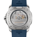 Octo Roma WorldTimer watch with interchangeable satin-polished stainless steel bracelet and additional blue rubber strap, satin-polished stainless steel case and matte blue Clous de Paris dial. Mechanical manufacture movement with automatic winding, WorldTimer, 24 time zones and 24-hour indicator. Water-resistant up to 100 metres. 103762 image 8
