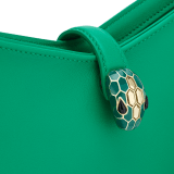 Serpenti Baia small shoulder bag in vivid emerald green Metropolitan calf leather with black nappa leather lining. Captivating snakehead magnetic closure in light gold-plated brass embellished with bright forest emerald green enamel and light gold-plated brass scales, and black onyx eyes; additional zipped top closure. SEA-1274293589 image 5