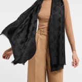 Maxi Calla stole in fine white silk wool. Made of 60% silk and 40% wool. MAXICALLA-ST image 1